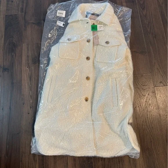 NWT Size Large White Teddy Shacket - Picture 3 of 6